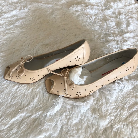 🇺🇸 NEW Montesinos Eyelet Beige Shoe, Size 8 - Picture 4 of 7